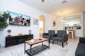 Smart TV, ping pong - Dream Condo - 2 Miles to Disney - 203 (Orlando)