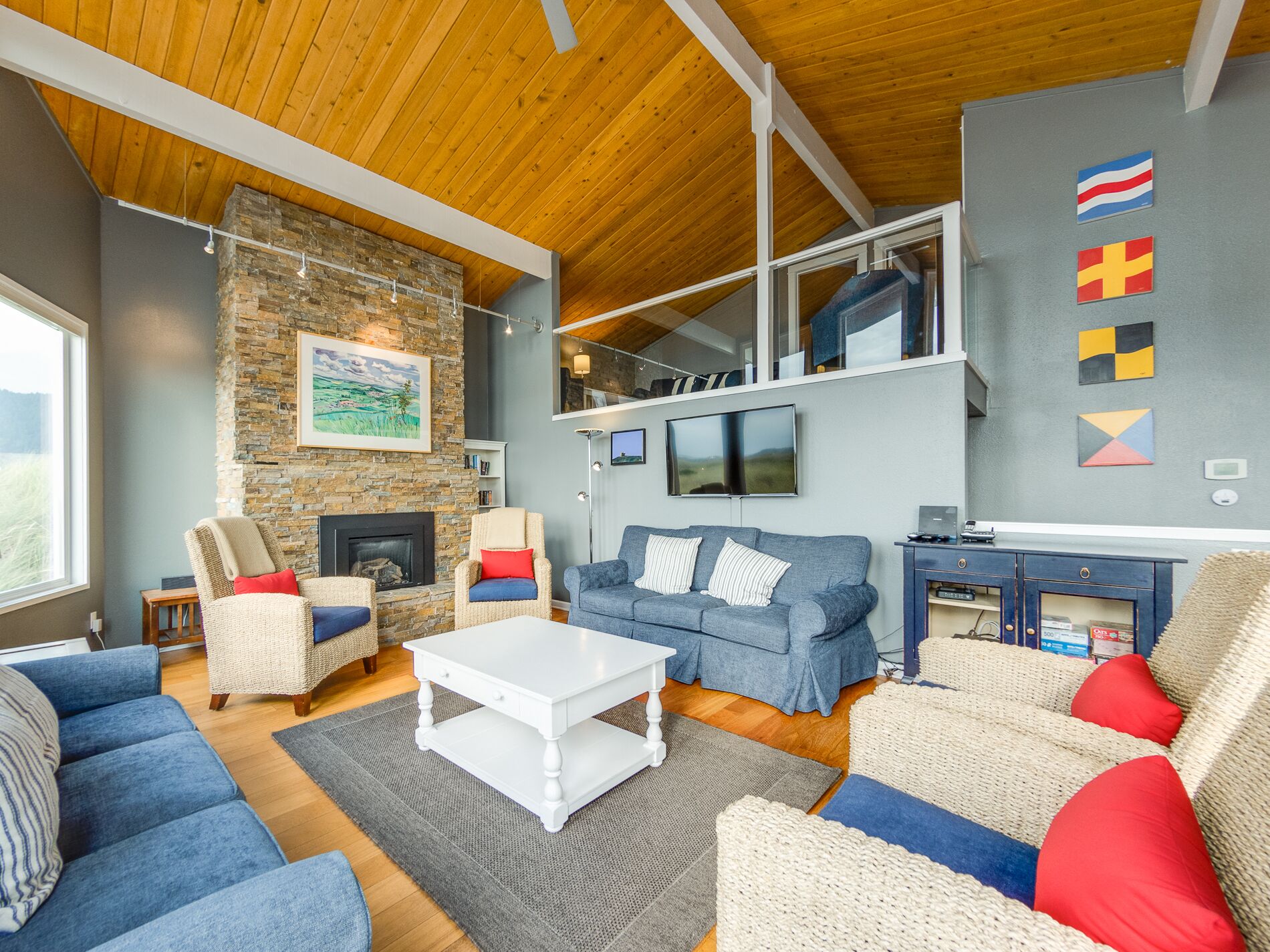 Ocean Breeze MCA#1374-Luxury Oceanfront, hot tub, 5 bdrm, gourmet kitchen