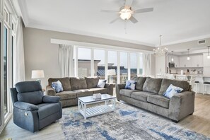 Smart TV - Direct Beachfront Condo Lazy River-Splash Pad-Waterslide-Walk to Restaurants (Orange Beach)