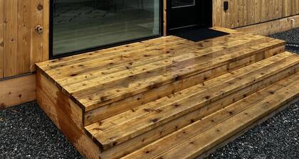 Abodu Modern Cottage 2bd with hot tub - walkable to Greenlake