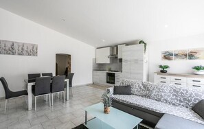 Smart TV, fireplace - House by the Sea (Fanusa)