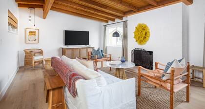 Stunning townhome in perfect West Newport location. 1 minute walk to beach.