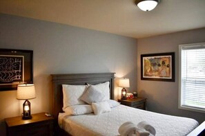3 Schlafzimmer, Schreibtisch, Bügeleisen/Bügelbrett, Reisekinderbett