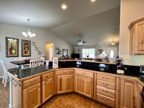 Sweet Retreat - Cozy Home!