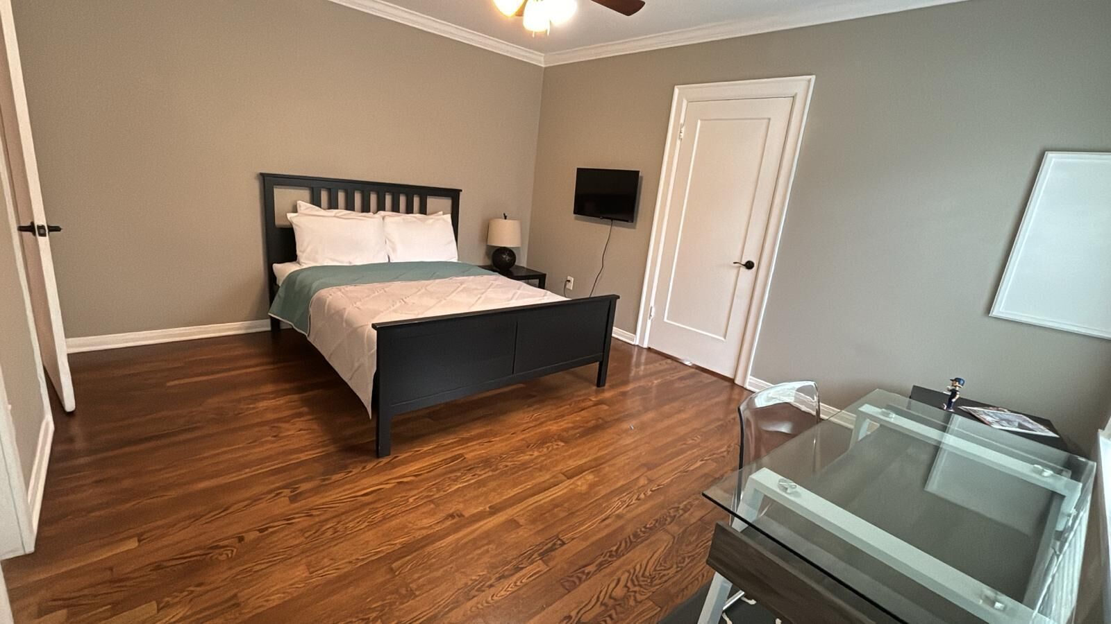 3 bedrooms, desk, iron/ironing board, free WiFi