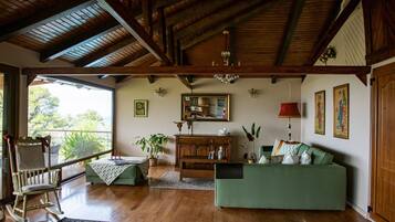 Smart TV, table tennis, books