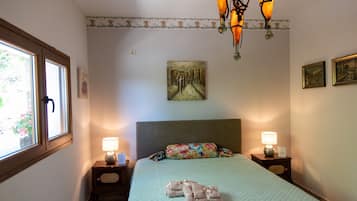 3 Schlafzimmer, Schreibtisch, Bügeleisen/Bügelbrett, Reisekinderbett