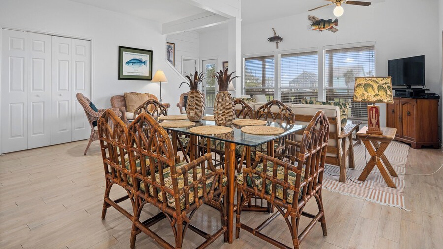 Sundowner by Miss Kitty’s