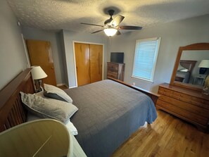 3 chambres, fer et planche à repasser, lit parapluie, Wi-Fi gratuit