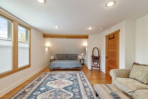 Grand House | 3 bedrooms, desk, laptop workspace, free WiFi