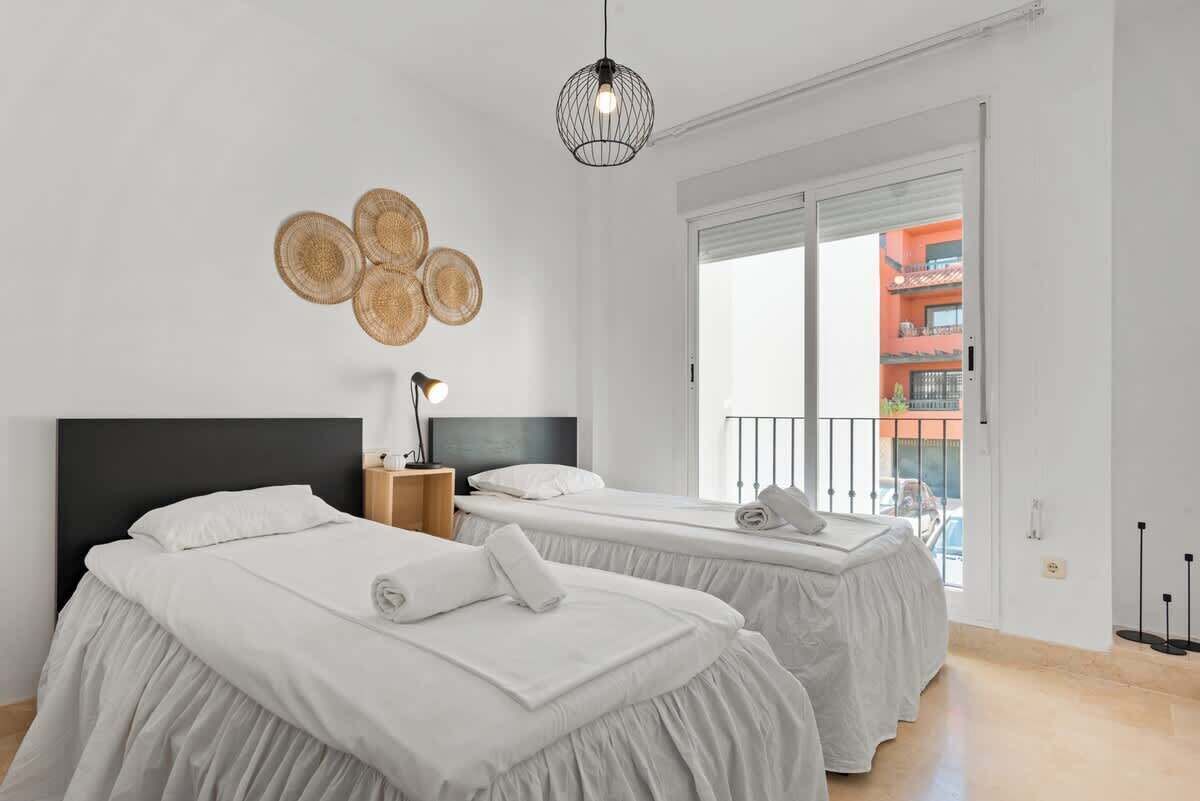 2 slaapkamers, een strijkplank/strijkijzer, gratis wifi, beddengoed