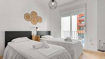 2 slaapkamers, een strijkplank/strijkijzer, gratis wifi, beddengoed