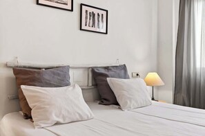 1 bedroom, iron/ironing board, free WiFi, bed sheets - Beachfront Fuengirola Condo with Scenic Sea Views (Fuengirola)