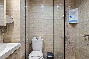 Dusche, Haartrockner, Handtücher, Seife