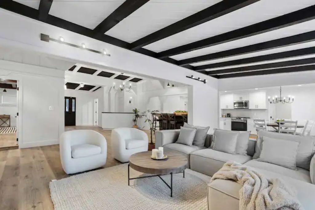  Luxurious Family Getaway Pets Friendly Villa