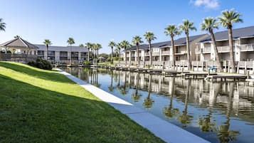 Condo (3 Bedrooms) | Property amenity