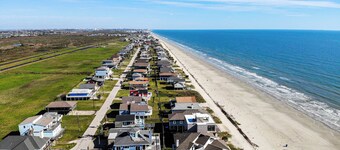 Beachside Pearl by Ryson Vacation Rentals