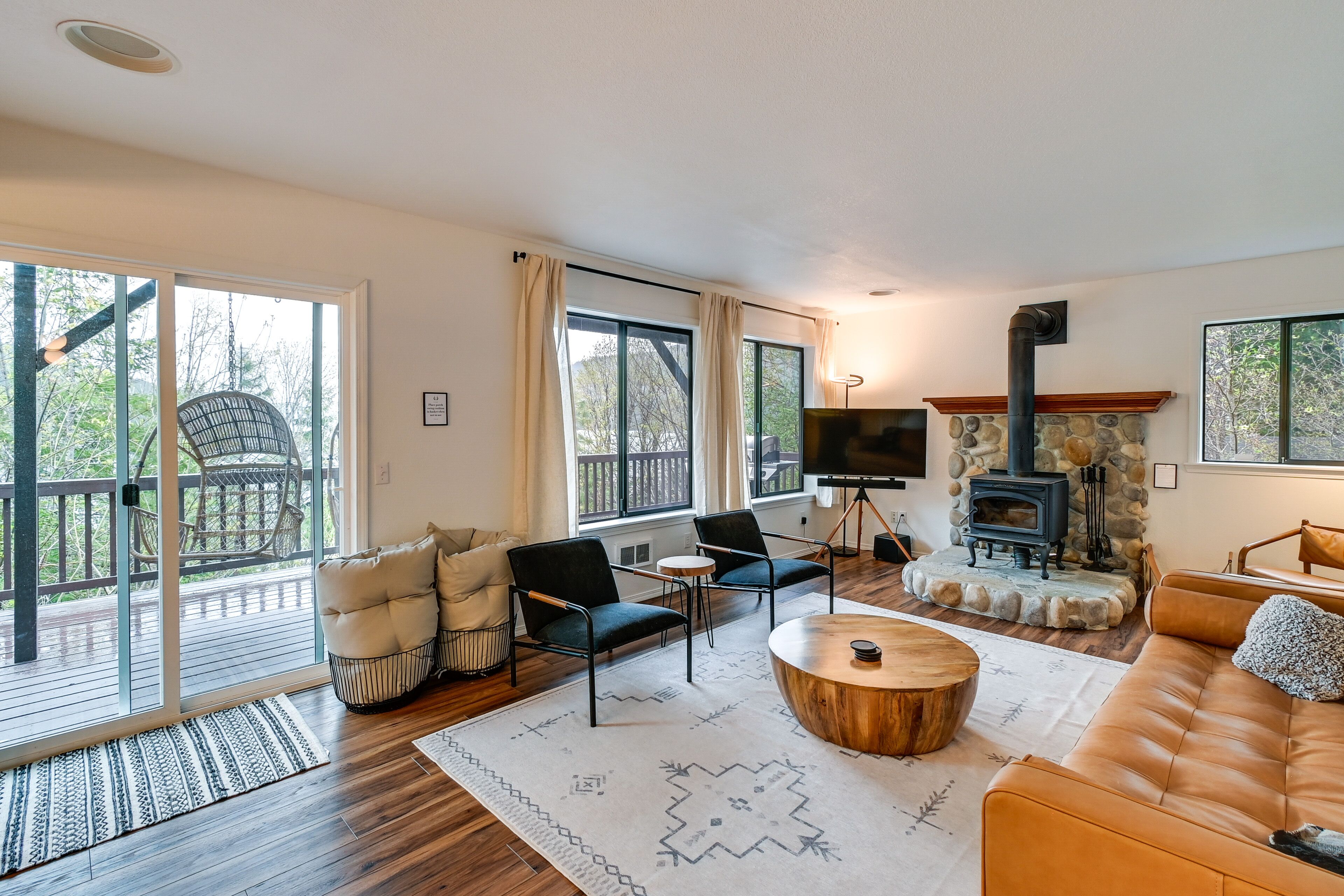 Updated Hoodsport Home w/ Lake Views!