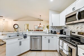 Fridge, microwave, stovetop, dishwasher - Pet-Friendly Naples Vacation Rental w/ Fire Pit! (Naples)