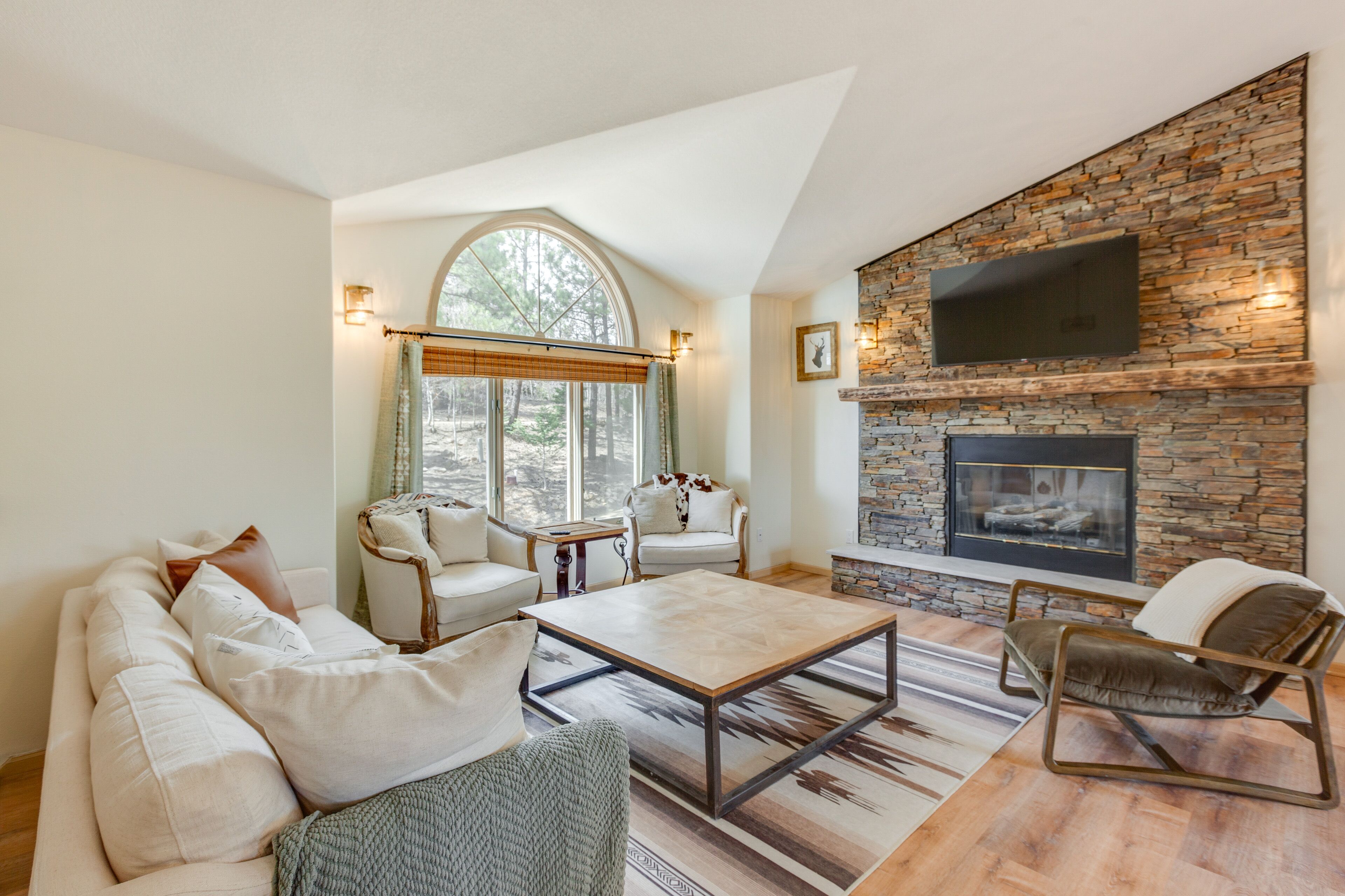 Angel Fire Rental Cabin w/ Hot Tub & Mountain View