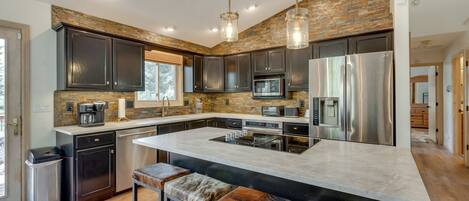 Fridge, microwave, stovetop, dishwasher