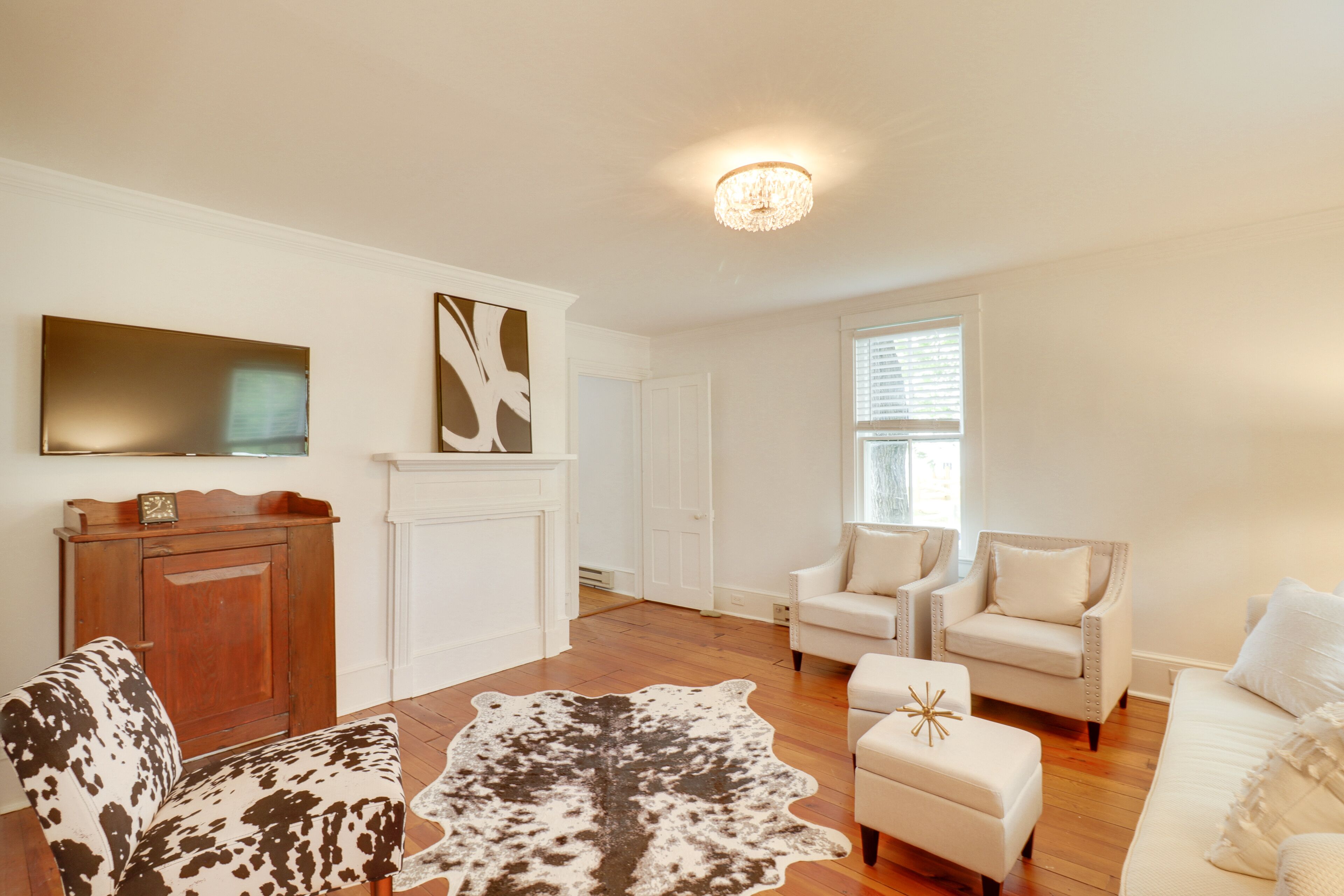 Quiet Farmhouse on 77 Acres Near Shenandoah River!