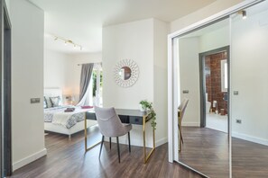 7 bedrooms, in-room safe, desk, iron/ironing board