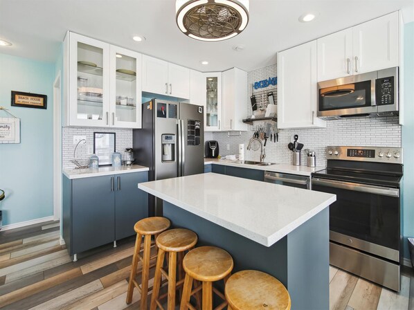 House, Multiple Beds, Balcony, Ocean View | Private kitchen | Fridge, microwave, oven, stovetop - Dat View Tho! (Galveston)