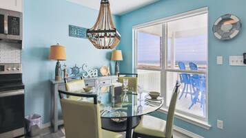 House, Multiple Beds, Balcony, Ocean View | Dining
