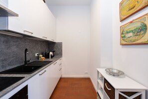 Refrigerador, horno, lavavajillas, cafetera/tetera