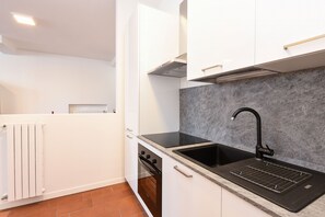 Fridge, oven, dishwasher, coffee/tea maker - Isi a Salò By Bookinggardalake (Salò)