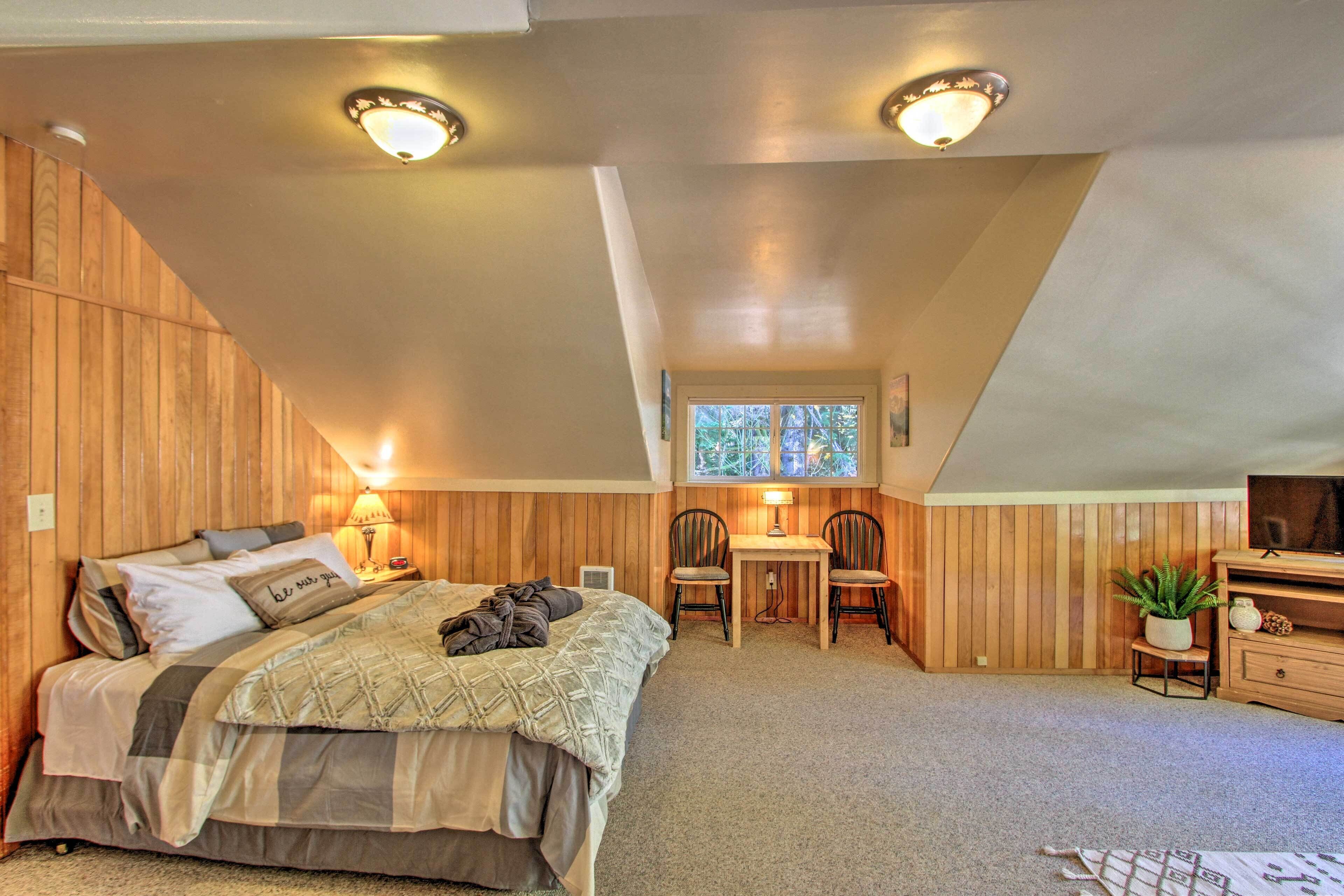 Owls Nest Studio w/ Hot Tub: Hike Nearby!