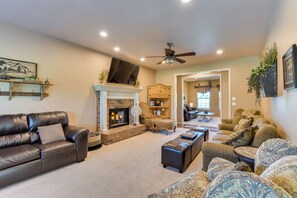 House (5 Bedrooms) | Interior - 15-acre Retreat Near Dtwn Tulsa & Skiatook Lake (Sperry)