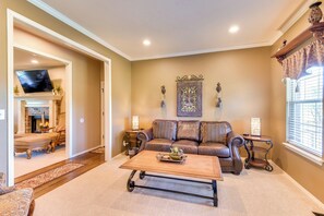 House (5 Bedrooms) | Interior
