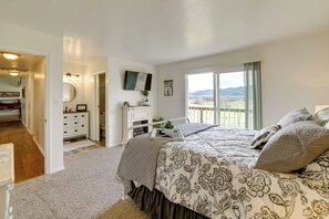 House (3 Bedrooms) | Interior - 30-acre Witter Springs Ranch w/ Barn & Views! (Upper Lake)