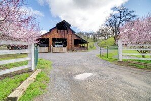 House (3 Bedrooms) | Interior - 30-acre Witter Springs Ranch w/ Barn & Views! (Upper Lake)