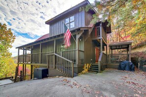 Interior - Prime Views! Above & Beyond Pigeon Forge Cabin (Sevierville)