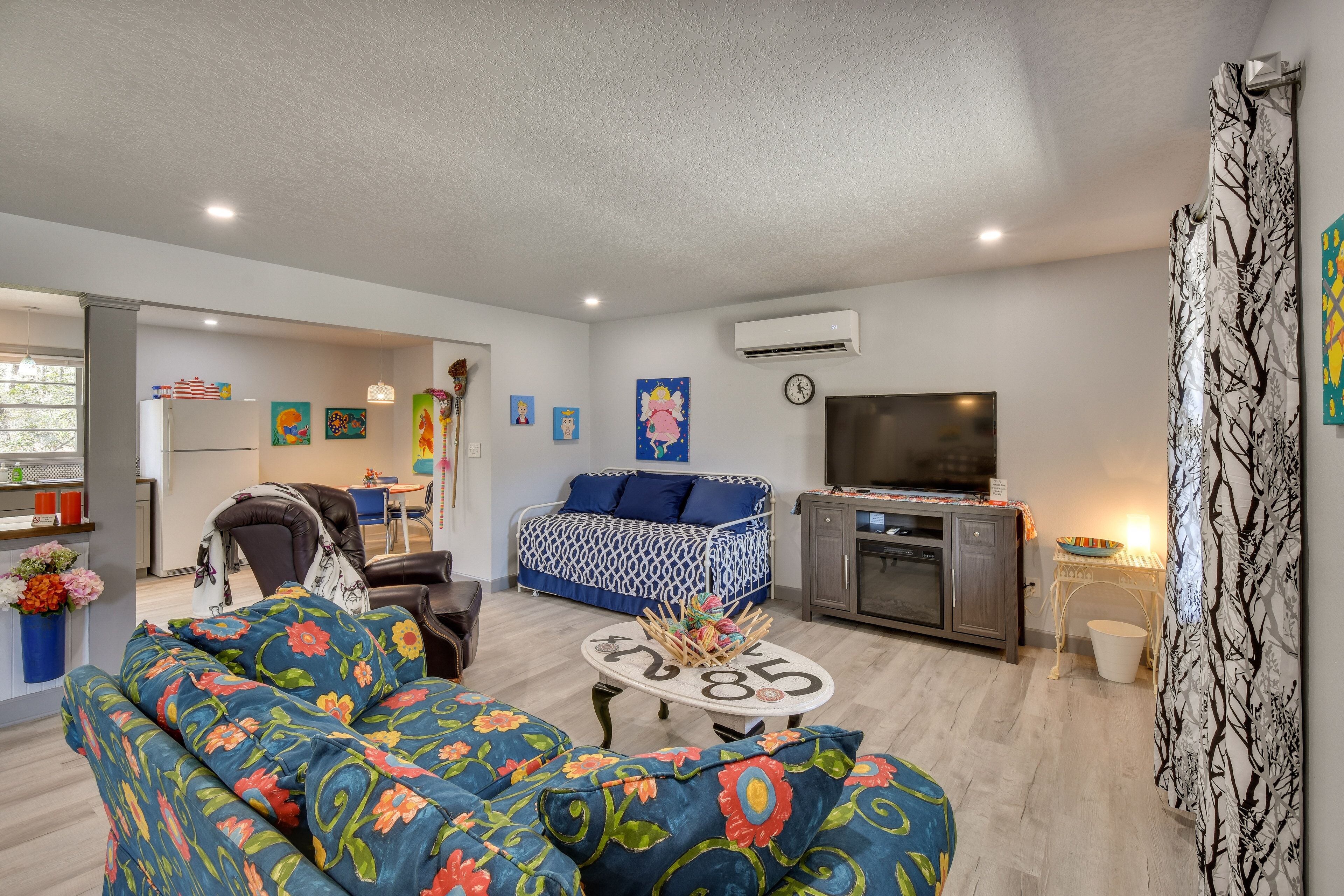 Artsy Otto Cottage w/ Porch & Rocking Chairs!