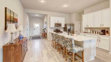 House (3 Bedrooms) | Private kitchen | Microwave, oven, stovetop, dishwasher