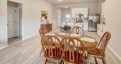 Bastrop Home w/ Yard, 28 Mi to Austin!
