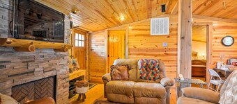 Bartlesville Cabin w/ Pool, Hot Tub & Trampoline!