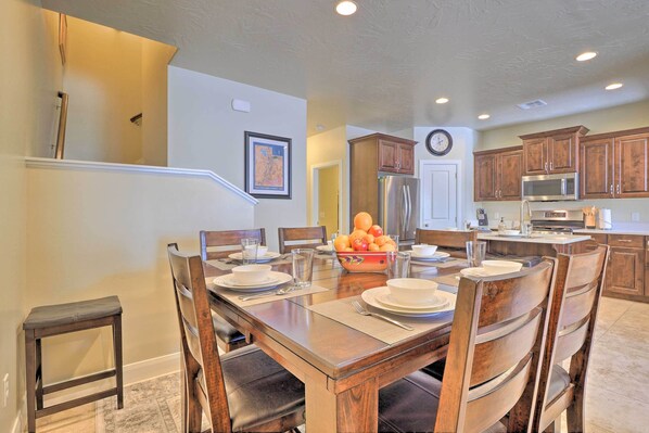 Interior - 'blue Sky Get-a-way' Townhome w/ Patio, Grill (Washington)