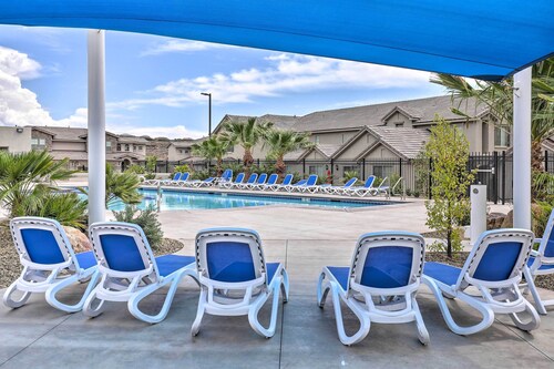 'blue Sky Get-a-way' Townhome w/ Patio, Grill