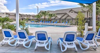 'blue Sky Get-a-way' Townhome w/ Patio, Grill