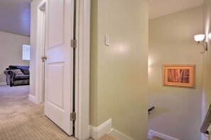 Interior - 'blue Sky Get-a-way' Townhome w/ Patio, Grill (Washington)