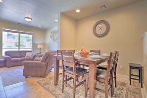 Apartment (3 Bedrooms) | Interior - 'blue Sky Get-a-way' Townhome w/ Patio, Grill (Washington)