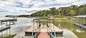Private Dock & Lake Access: Benton Family Home
