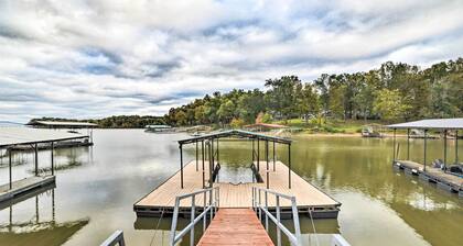 Private Dock & Lake Access: Benton Family Home