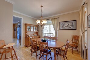 House (4 Bedrooms) | Interior