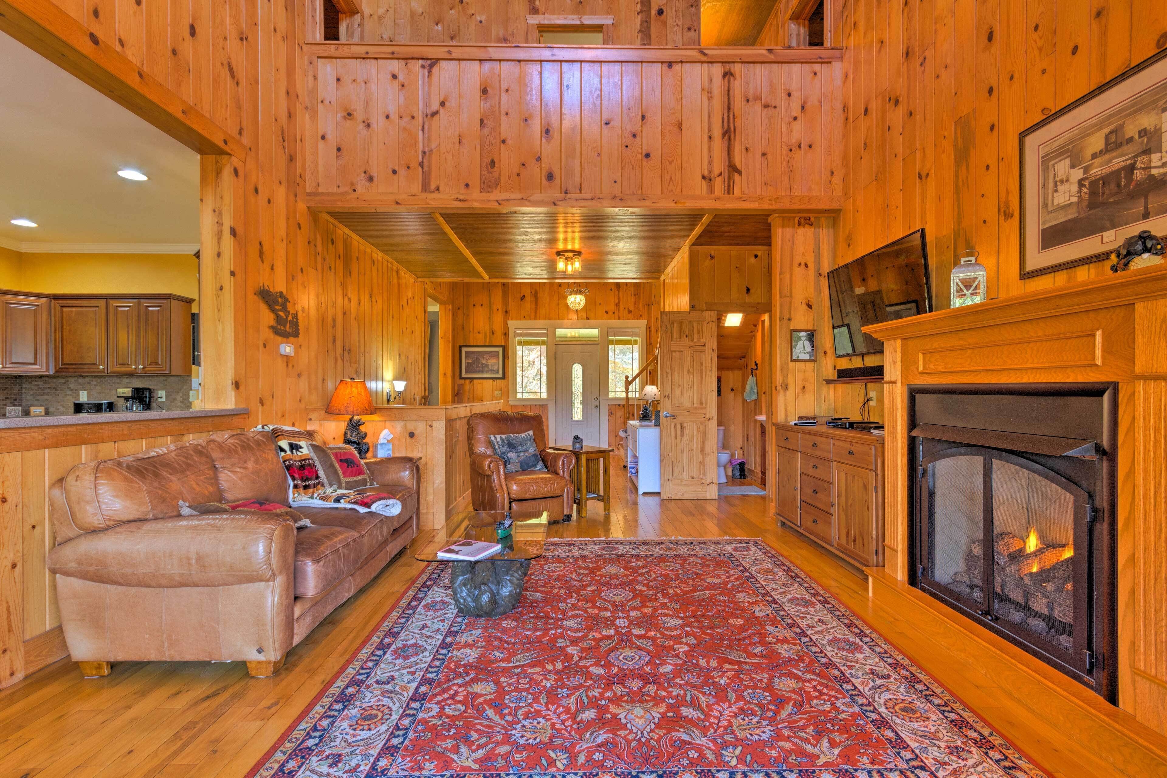 Beautiful Bryson City Home w/ Hot Tub & Mtn Views!